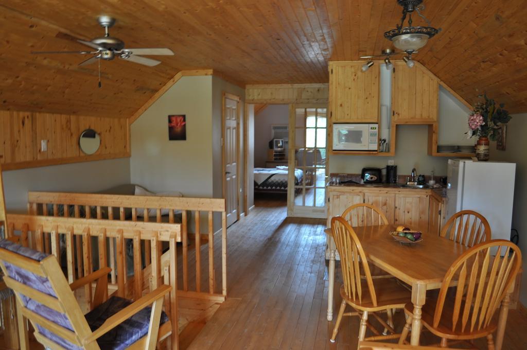 Gite De La Riviere Bed and Breakfast Chibougamau Εξωτερικό φωτογραφία