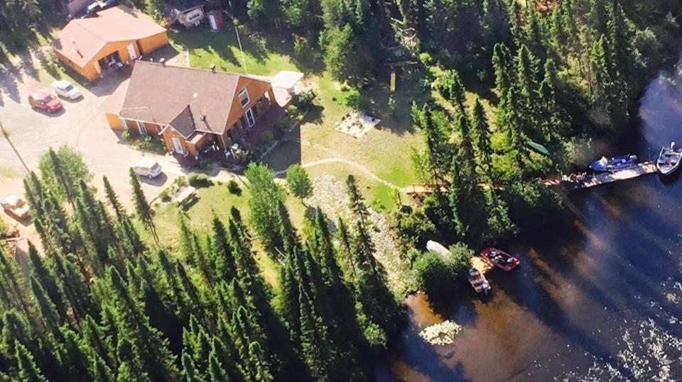 Gite De La Riviere Bed and Breakfast Chibougamau Εξωτερικό φωτογραφία